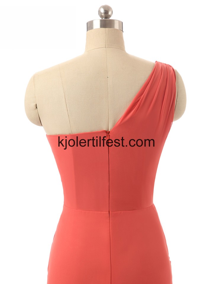 A-Linje En-Skulder Lange Rd Chiffon Brudepikekjoler