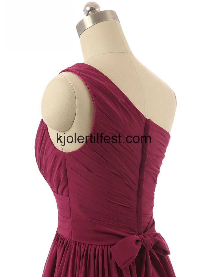 En-Skulder Burgund Chiffon Brudepikekjoler