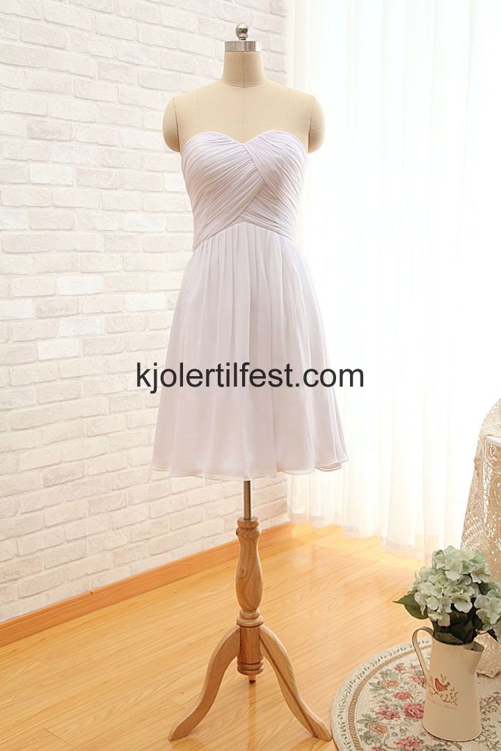Kort Hvit Chiffon Ballkjoler