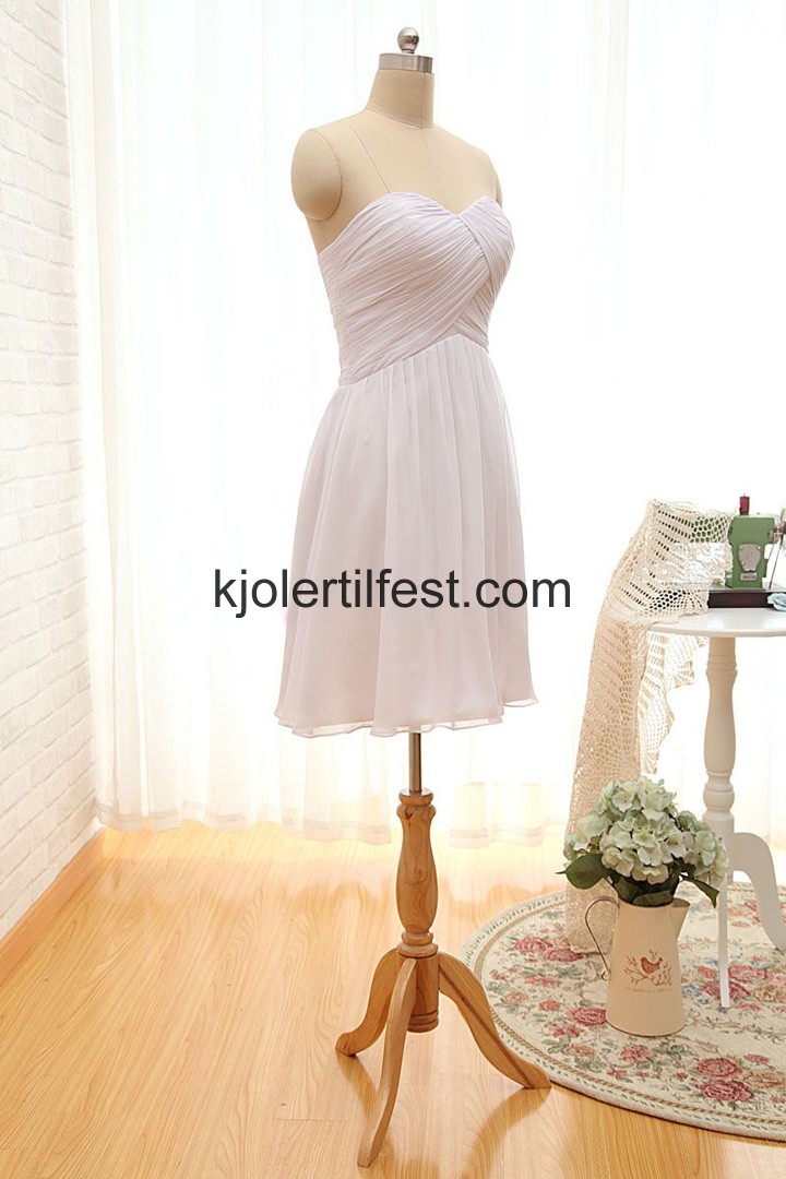 Kort Hvit Chiffon Ballkjoler