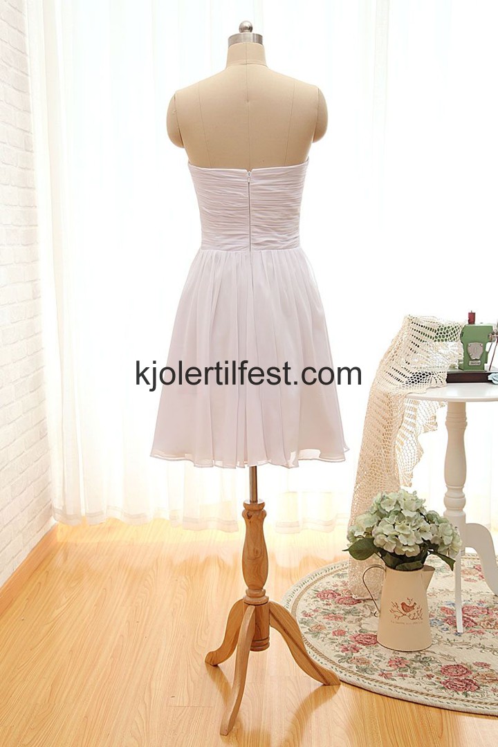 Kort Hvit Chiffon Ballkjoler