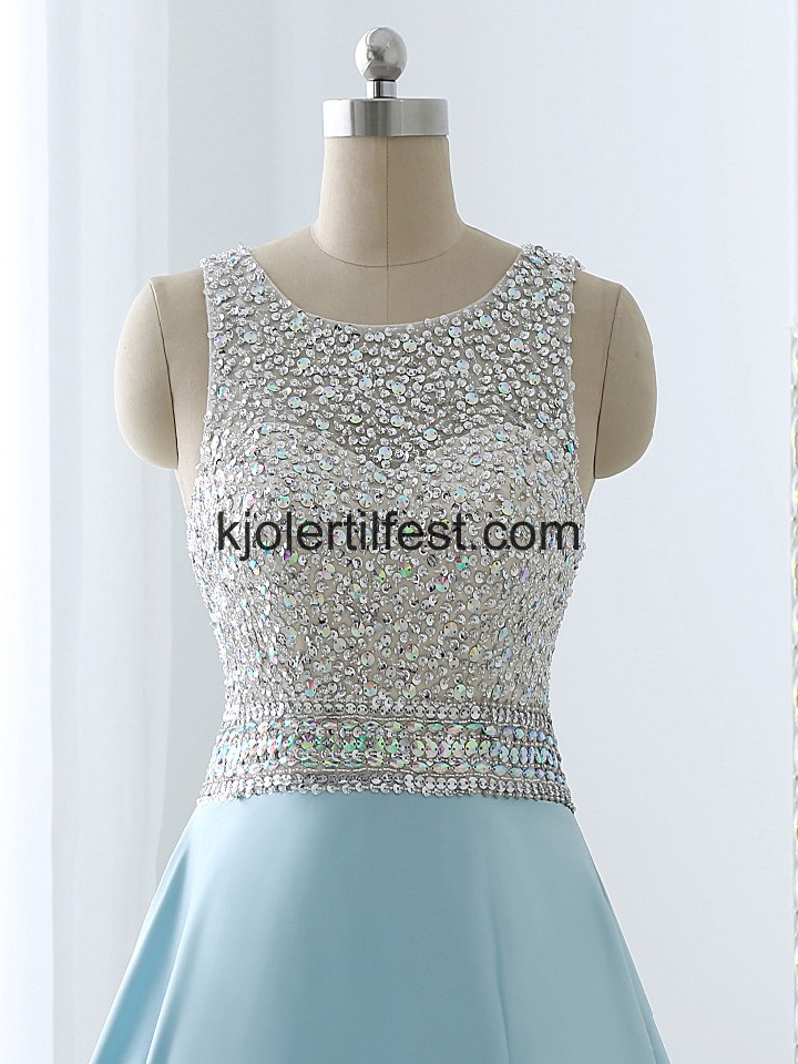 Lys Bl Scoop Lange Perler Ballkjoler